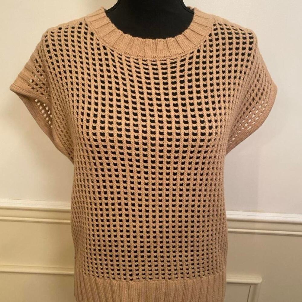 Tan crochet knit sweater with openwork pattern, size M Short sleeve Layer